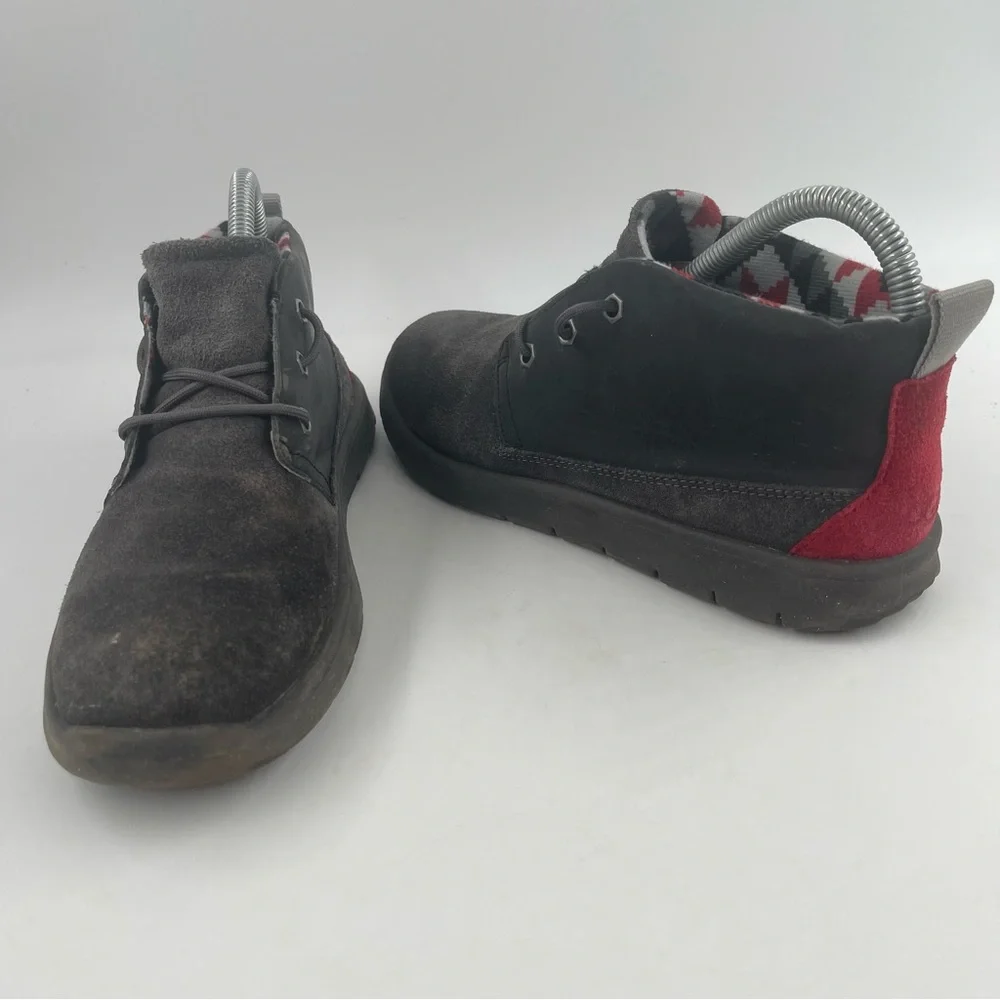 UGG Boy’s Treadlite Grey Red Lace Up Loafers Shoes - Size 5
